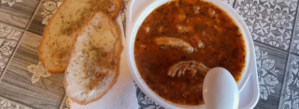 zupa i kromki chleba